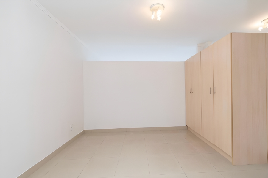 1 Bedroom Property for Sale in Zonnebloem Western Cape